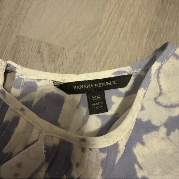 Banana Republic Ruffle Front Blouse - Picture 4 of 4